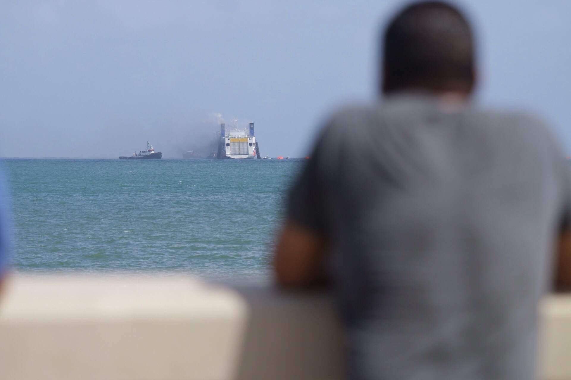 Desalojan por incendio embarcación America Cruise Ferries (vídeo)