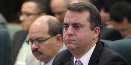 Alcalde de Juana Díaz demanda al Secretario de la Vivienda