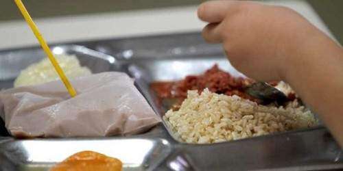 Permanencia a sobre mil empleados de comedores escolares