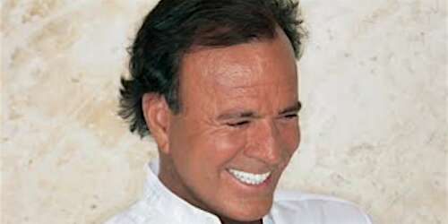 Julio Iglesias recibe su estrella en el Paseo de la Fama de Puerto Rico