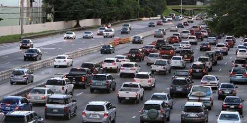 Cierran carreteras y carriles