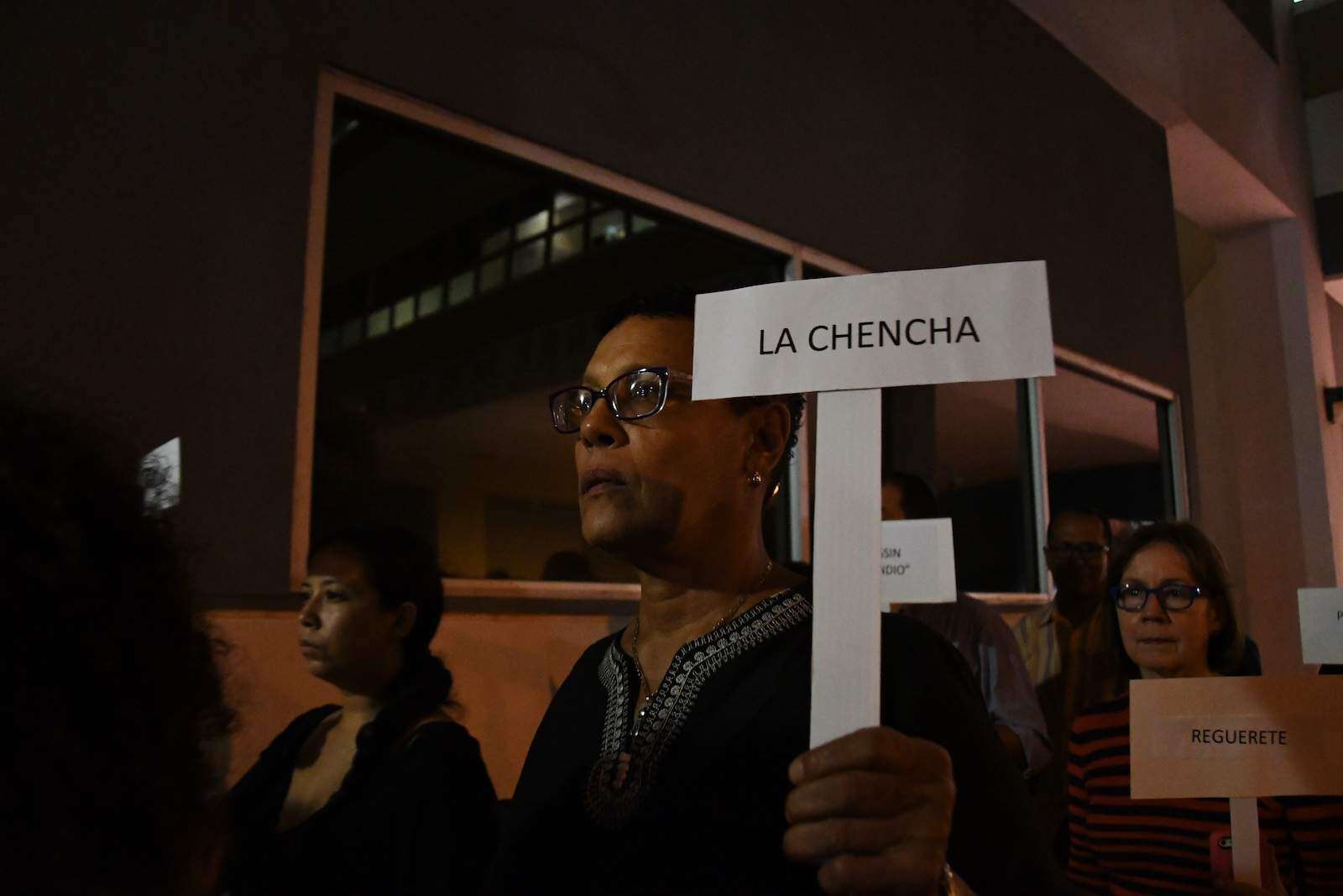 ‘Entierran’ a Chianita ya que ‘nunca fue negra’ (galería)