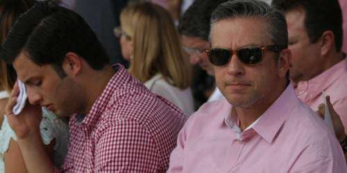 Gobernador dice no estar molesto tras ser ignorado en cierre de campaña del