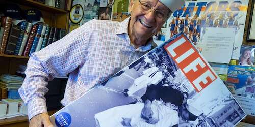 El famoso marinero que besó a una enfermera por el fin de la guerra