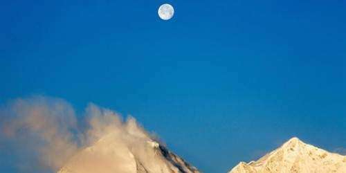 Nepal vacía un lago glaciar cercano al Everest por peligroso crecimiento