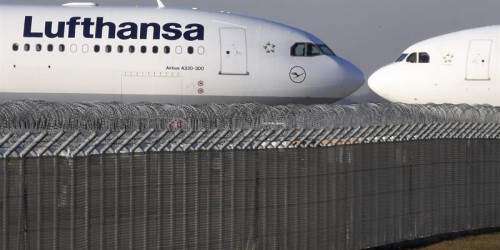 Lufthansa reubica en otras rutas al personal afectado por veto de Trump