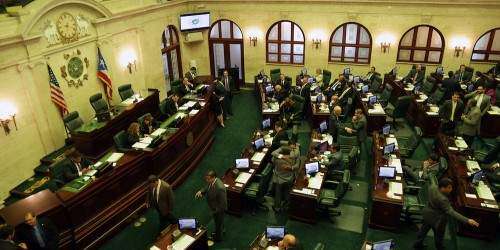 Cámara aprueba a viva voz la Ley de Emergencia Financiera