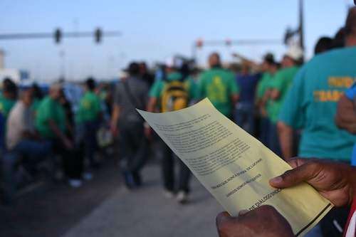 Concurrida marcha sindical hacia el Centro de Convenciones (galería y vídeo
