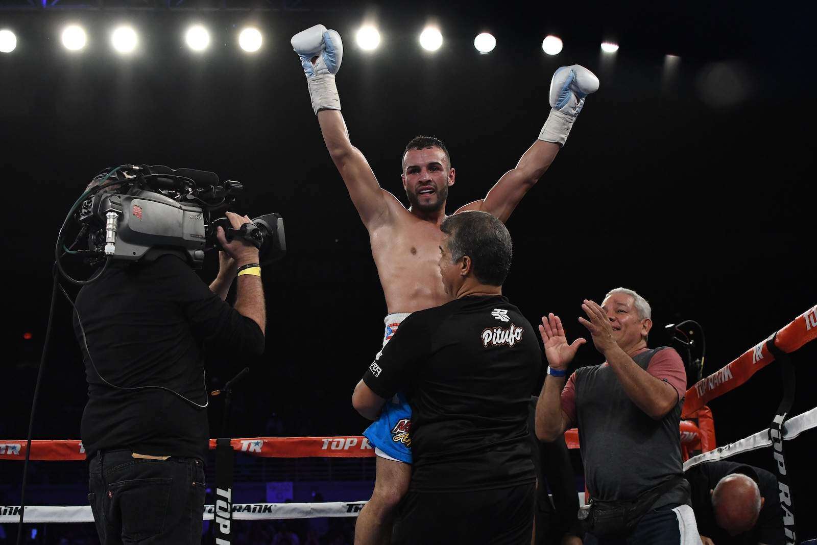 Contundente victoria en el Clemente para ‘Pitufo’ Díaz (galería)