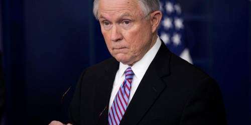 Urgen a las ‘ciudades santuario’ a entregar inmigrantes