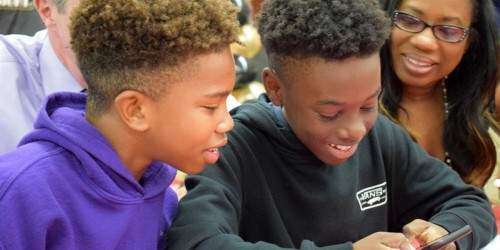 Los niños de oro de ‘Moonlight’ regresan como héroes a su escuela