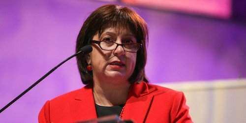 Ante recortes y crisis, Jaresko fomenta la transparencia gubernamental