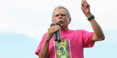 Oscar López Against Vandalism and the Armed Struggle