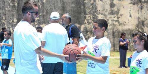 La Perla celebra su cancha remodelada con José Juan Barea (galería)