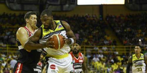 Arecibo nivela la serie final en el BSN (galería + video)