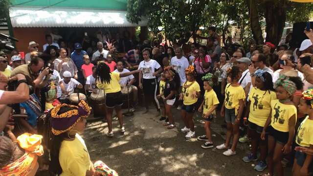 Celebran el Día Internacional de la Bomba en el batey de los Hermanos Ayala