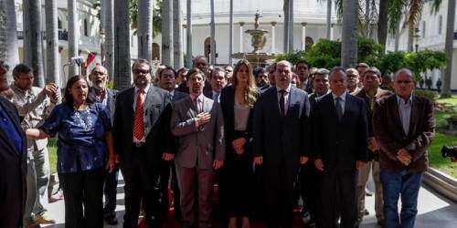 Diputados venezolanos no cobran hace un año