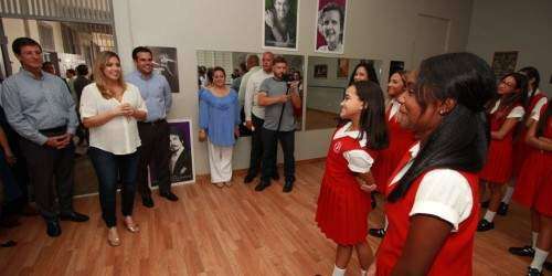Rosselló elogia trabajo conjunto en la escuela Julián Blanco
