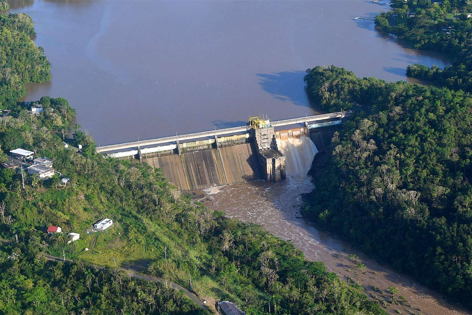 Piden investigar manejo de represa La Plata durante el huracán