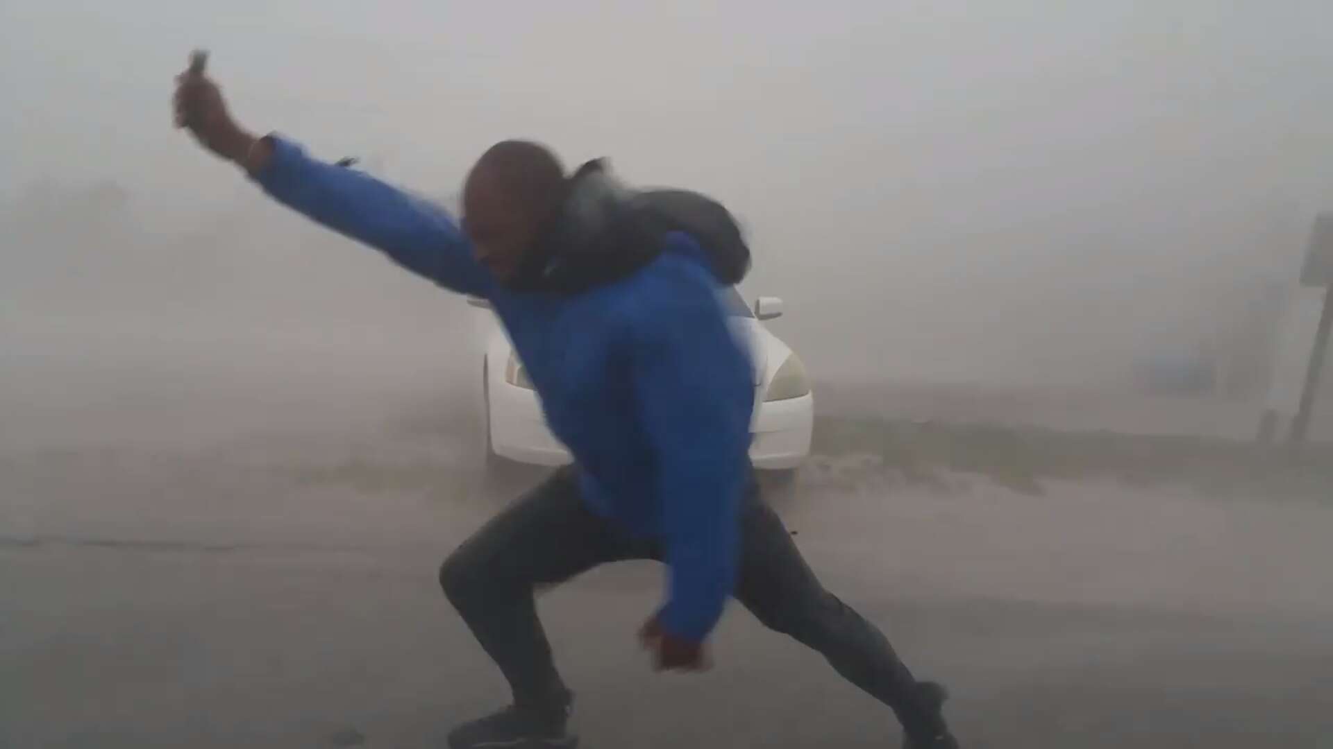 Meteorólogo del Weather Channel literalmente se enfrenta a Irma