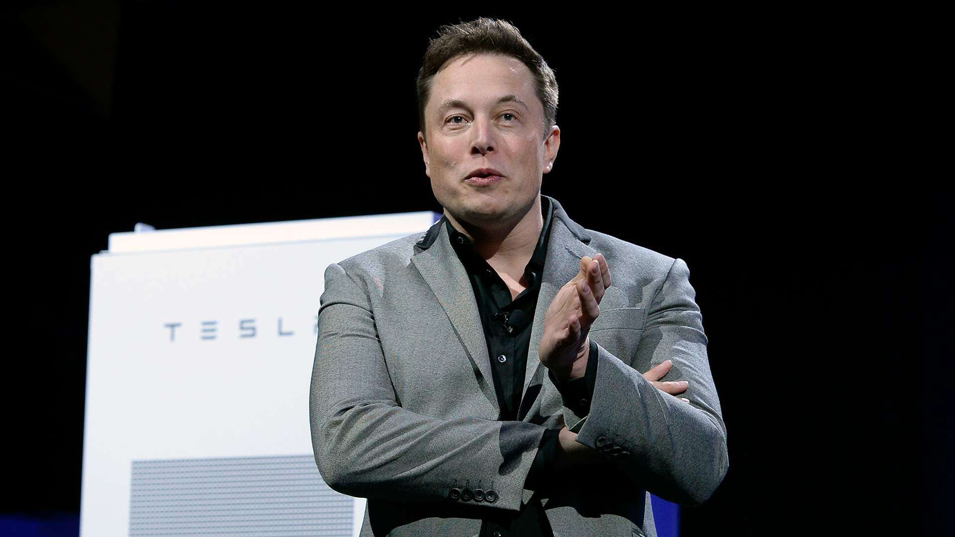 Tesla pospone lanzamiento para seguir la producción para la isla