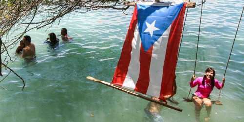 El Columpio de Ceiba atrae multitudes de personas