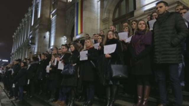 Medio millar de magistrados protestan contra la reforma judicial en Bucares