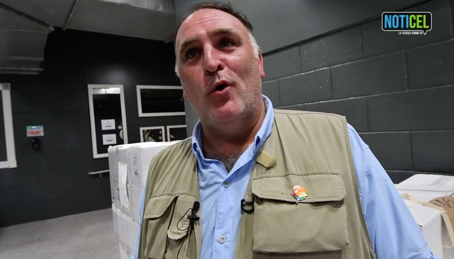 Se enchisma José Andrés con dueño de Café Milano