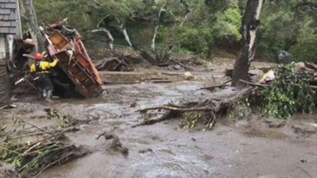 Aumentan a 15 las víctimas mortales por las riadas en California