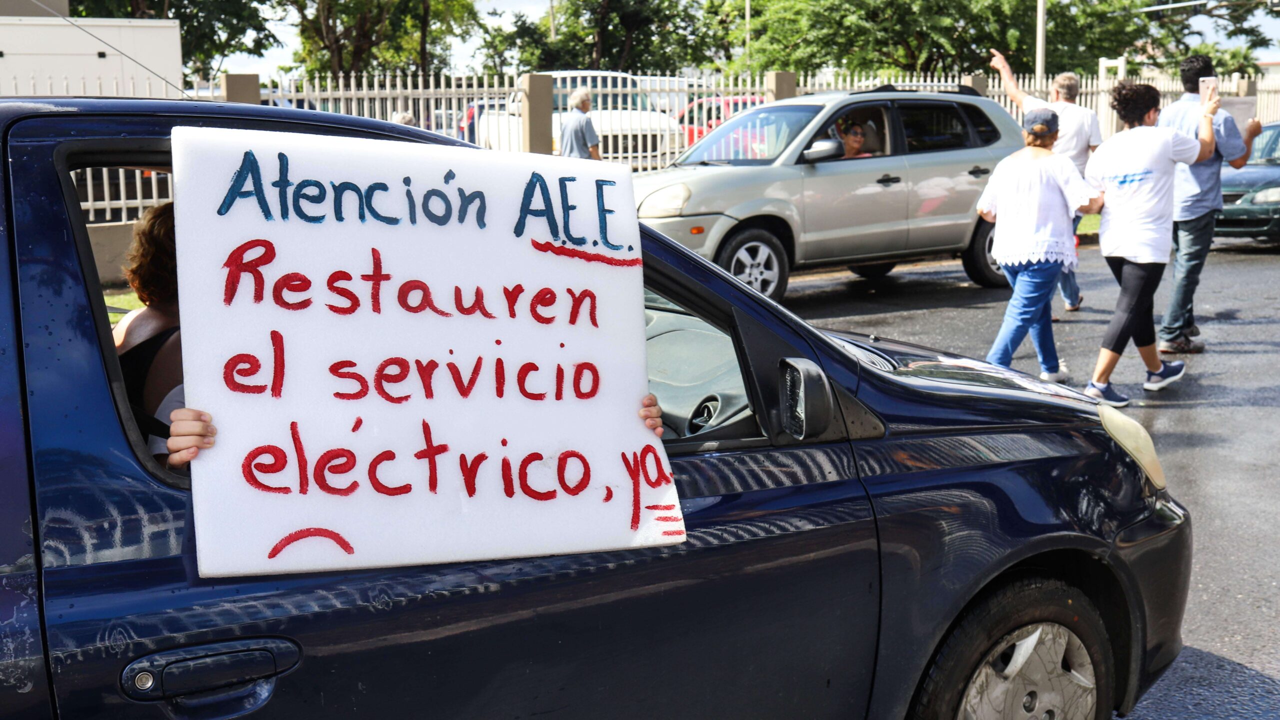 Residentes de Trujillo Alto pierden la paciencia por la falta de luz