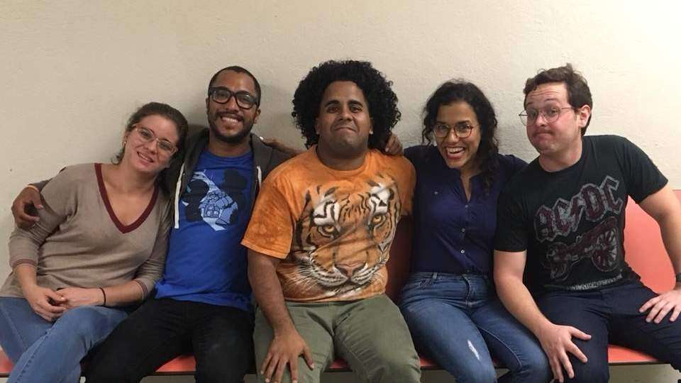 Actores quieren hacer obra teatral borrachos
