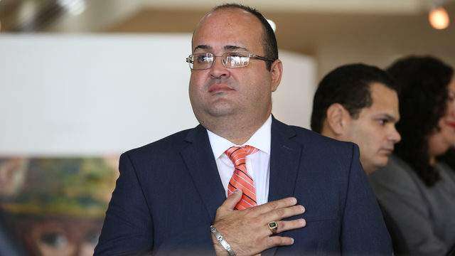 Renuncia presidente de la CEE
