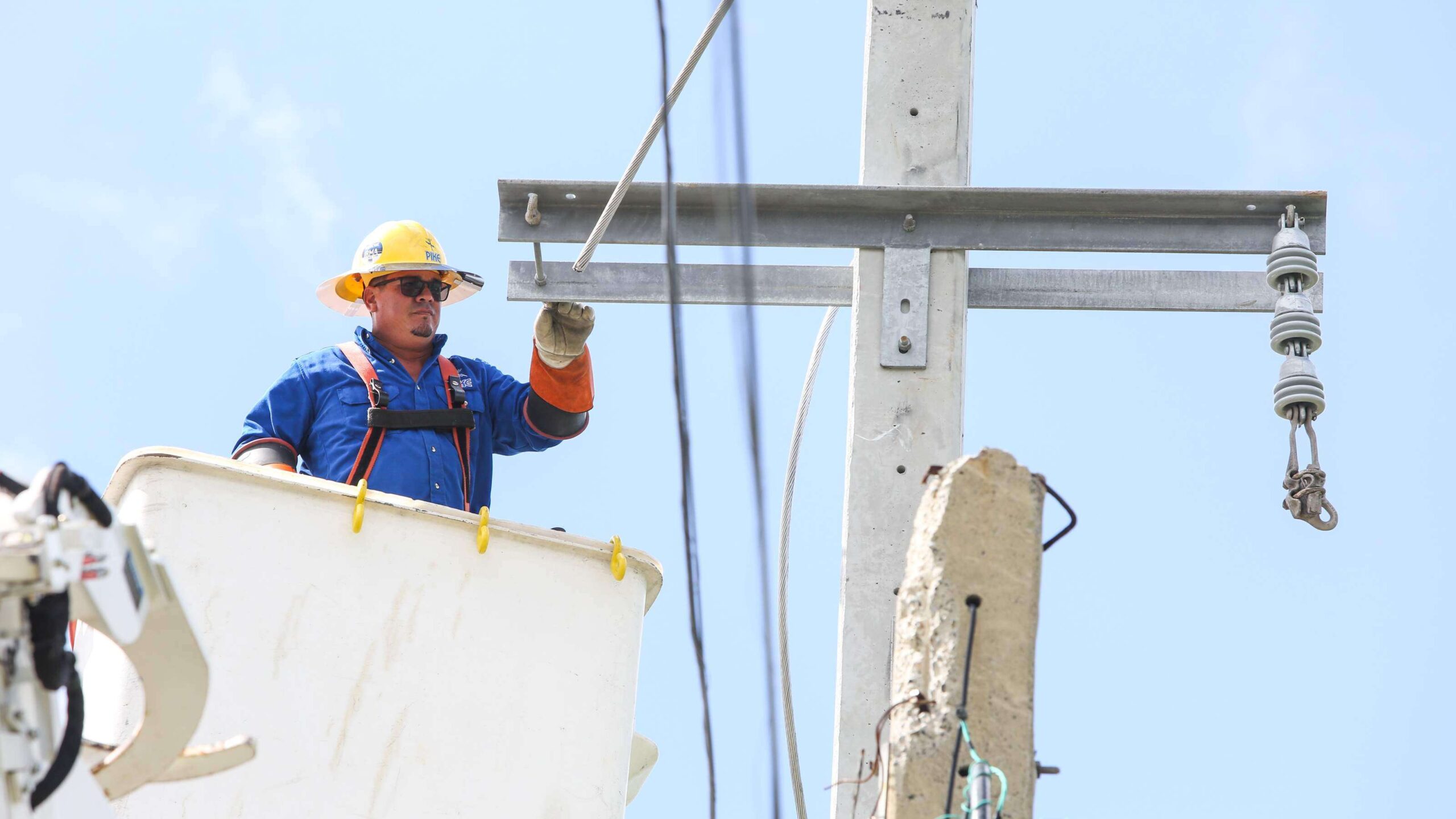 Los trabajos de las brigadas de la AEE y USACE hoy