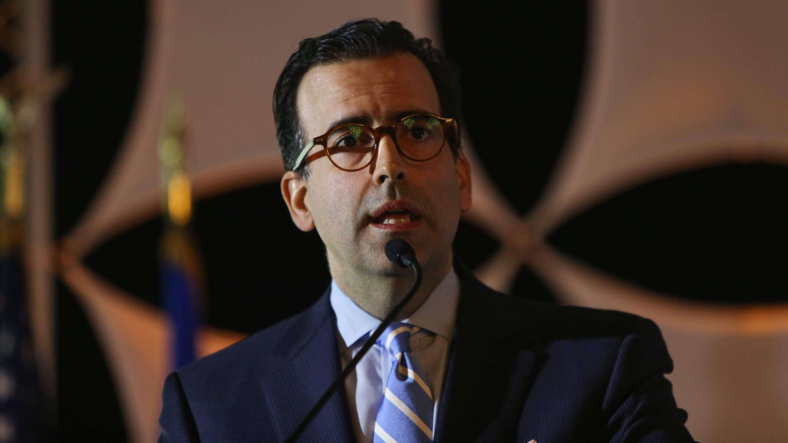 Carrión III se las canta a los ‘apologistas’ de la AEE