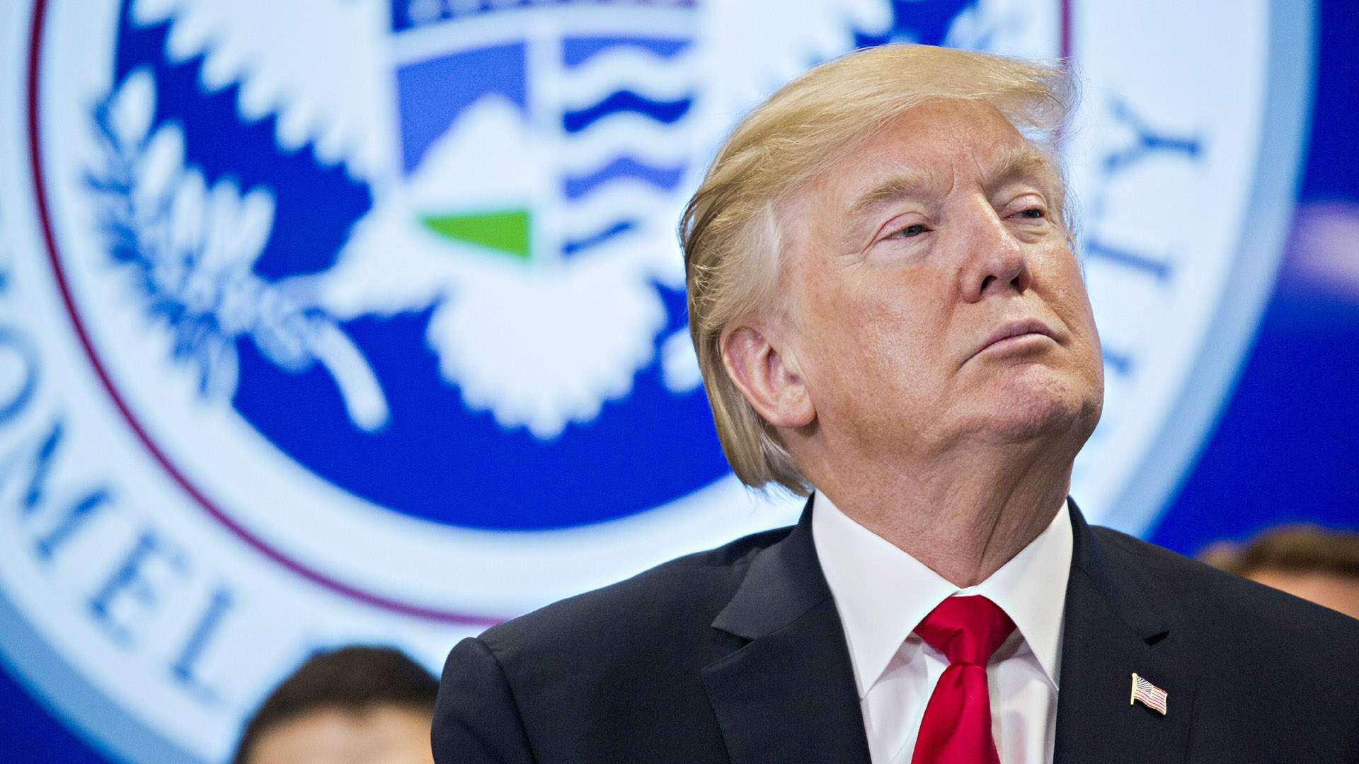 Trump cobra $50 mil por tomarse una fotografía