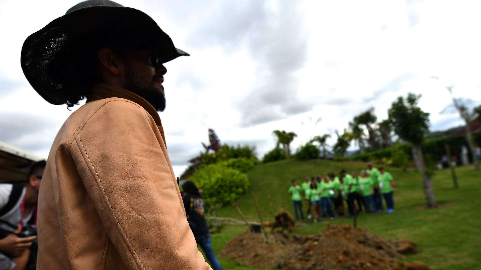 Draco siembra en el Jardín Botánico de Caguas