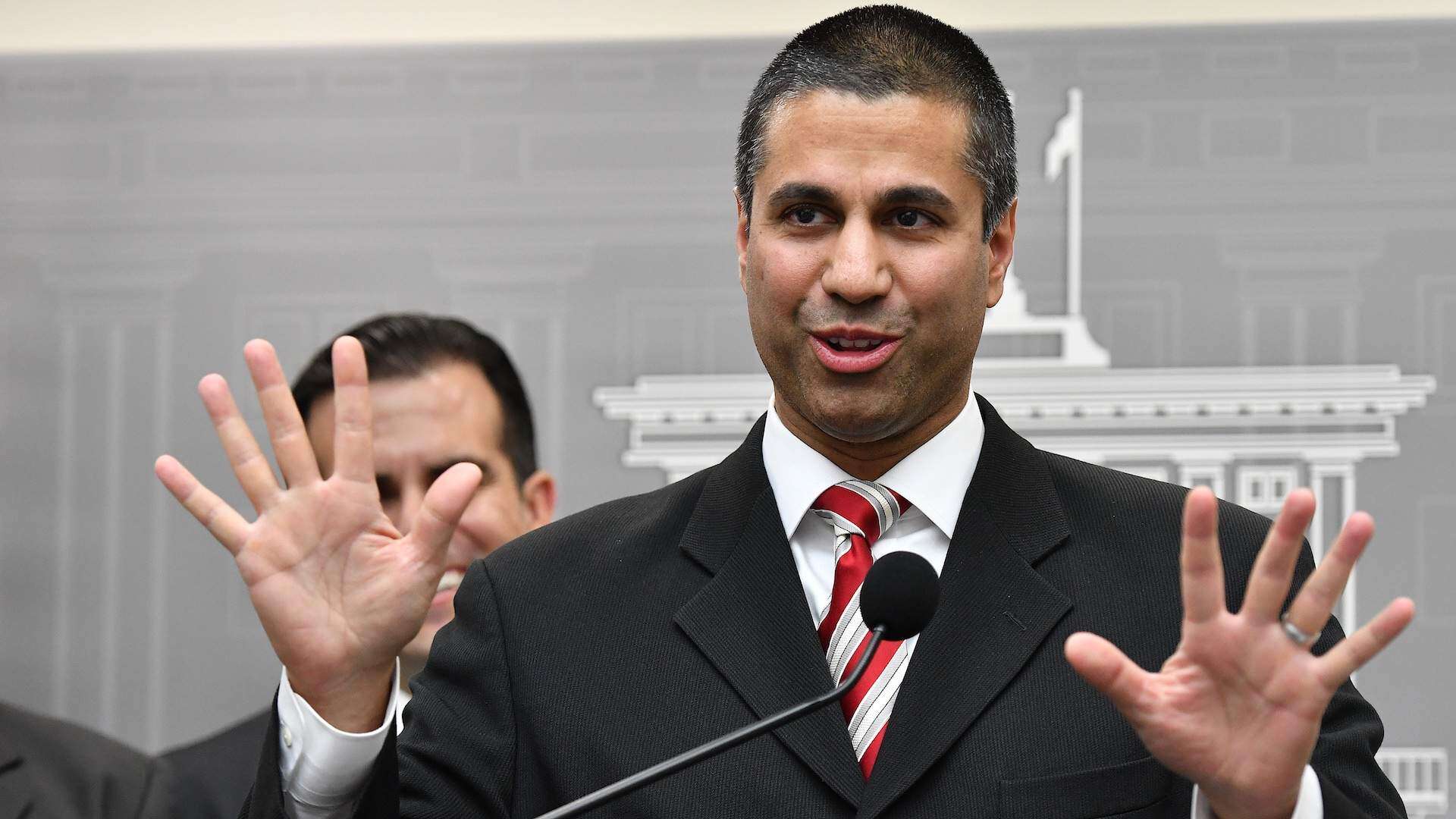 Presidente FCC detalla uso de fondos para recuperar telecomunicaciones