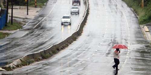 Nubes y lluvias acompañarán a fuertes olas