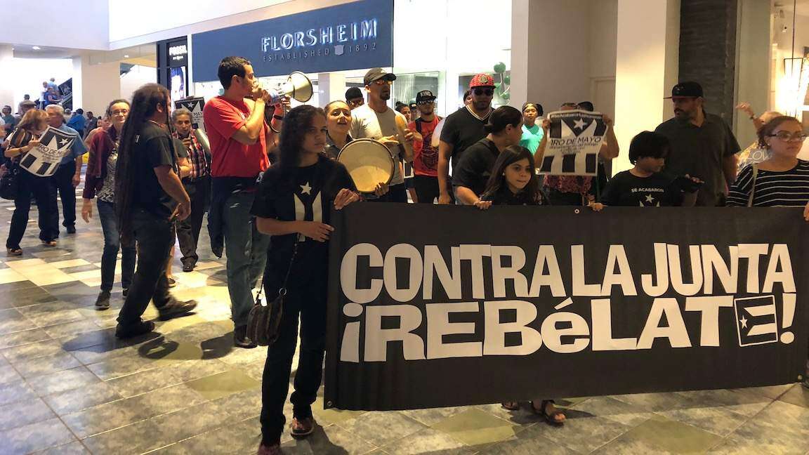 Protestan por la JCF y Keleher en Plaza las Américas