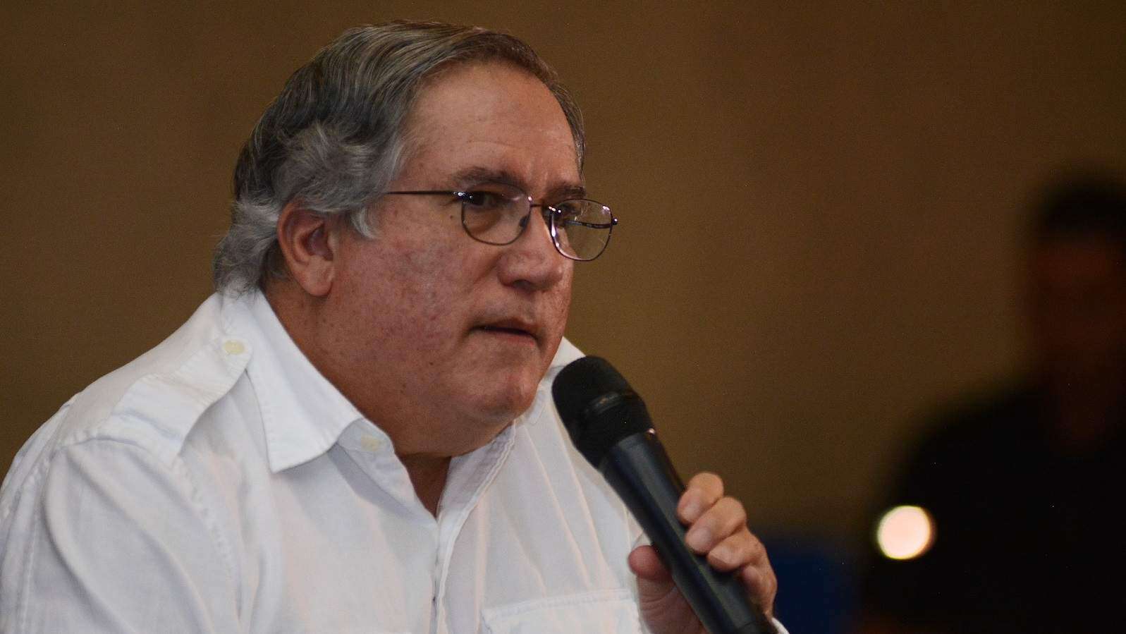 ‘Cariñoso’ azote de TRS a Dávila Colón y publicista