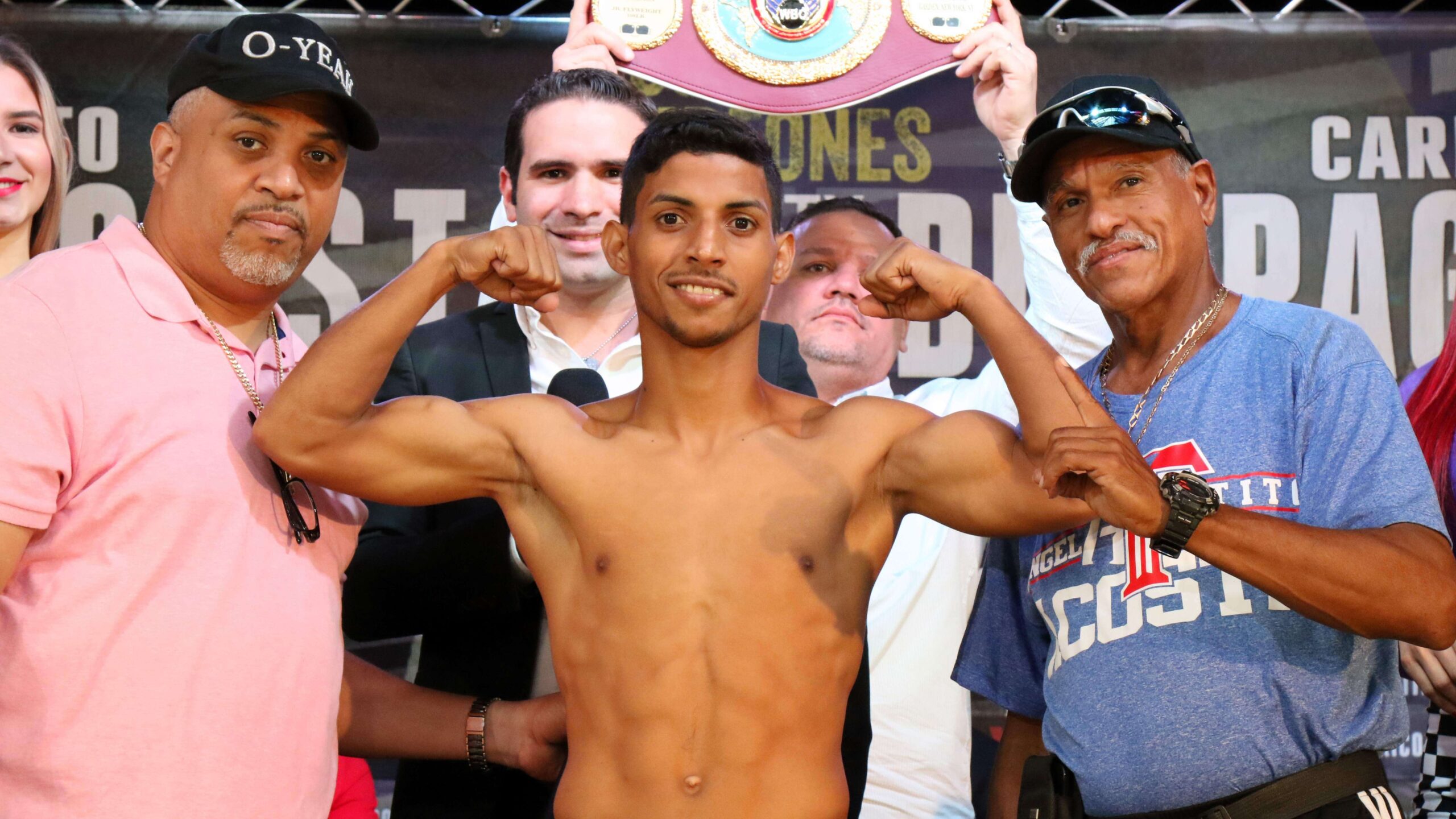 Ángel ‘Tito’ Acosta cumple con el prepesaje