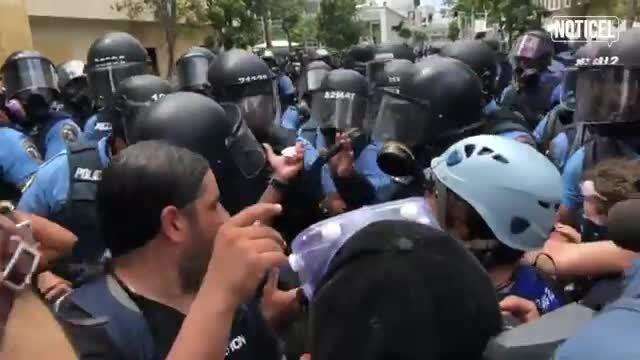 Sacan manifestantes de la Milla de Oro con gases lacrimógenos