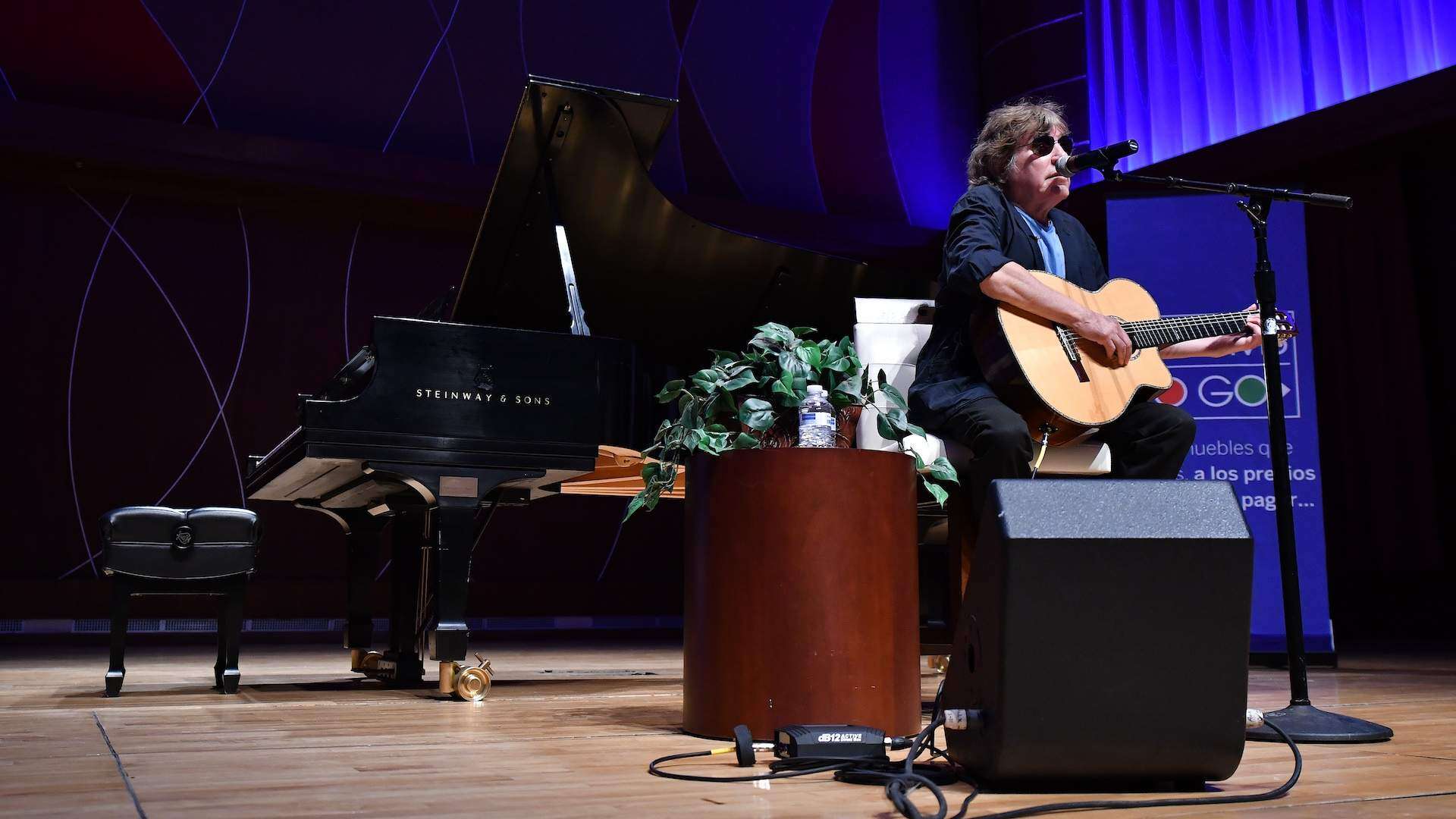 José Feliciano recomienda yerba a estudiantes para la creatividad