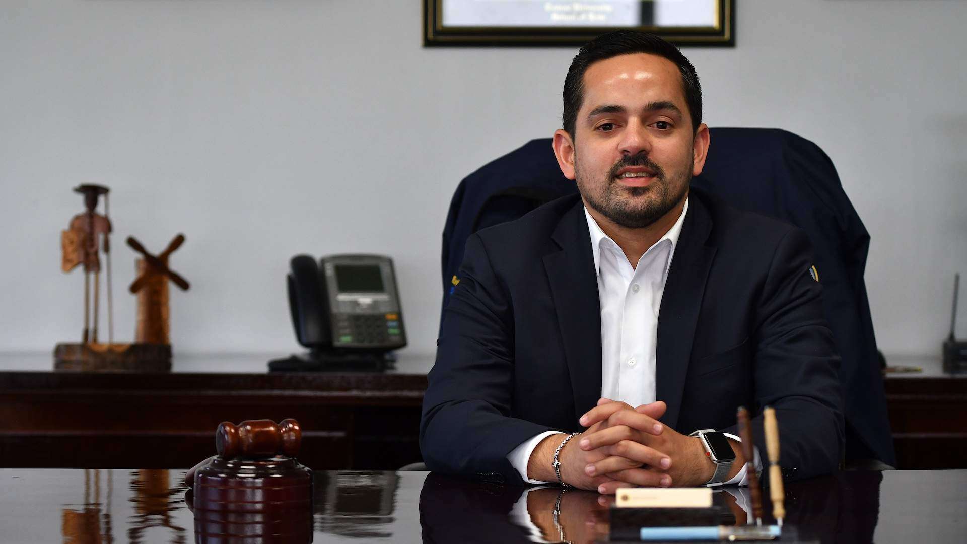 Corrección da cara por contrato Santini