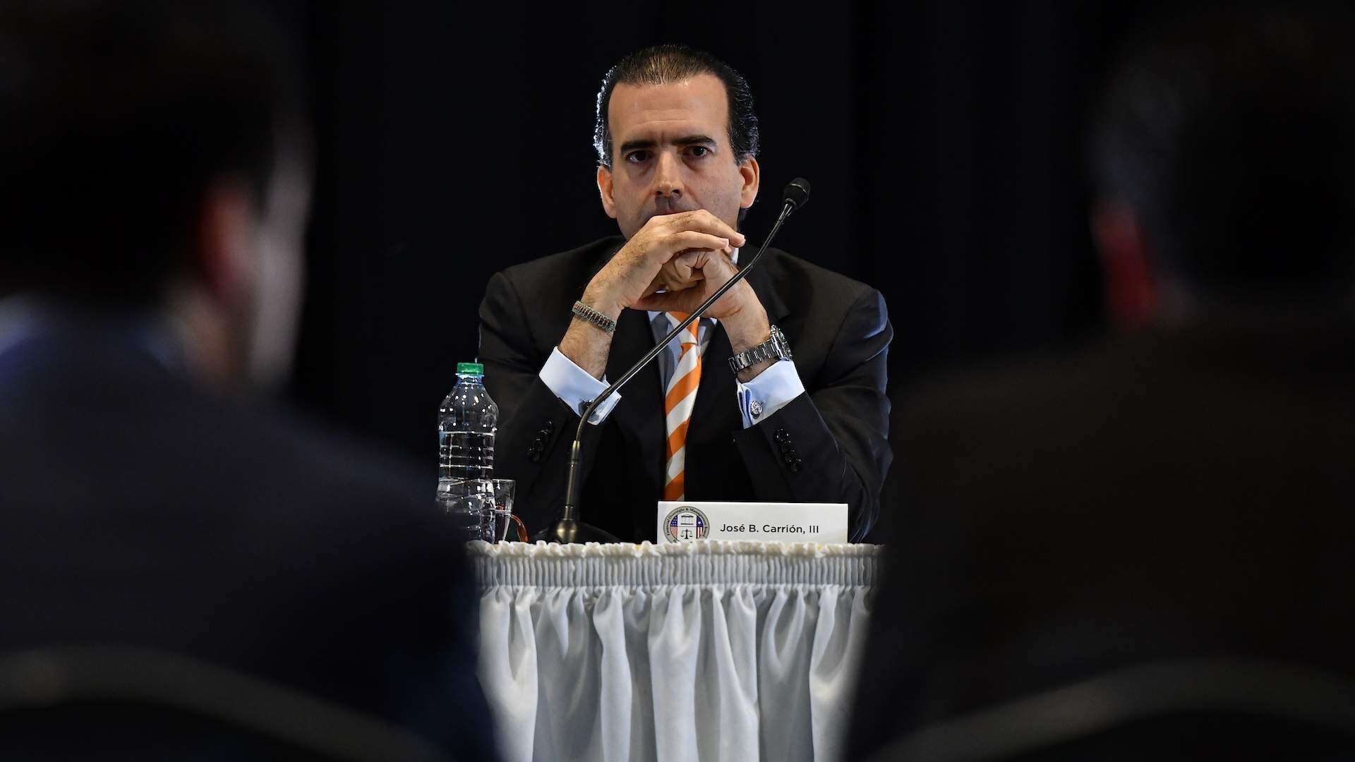 Frustrado Carrión con los políticos del país