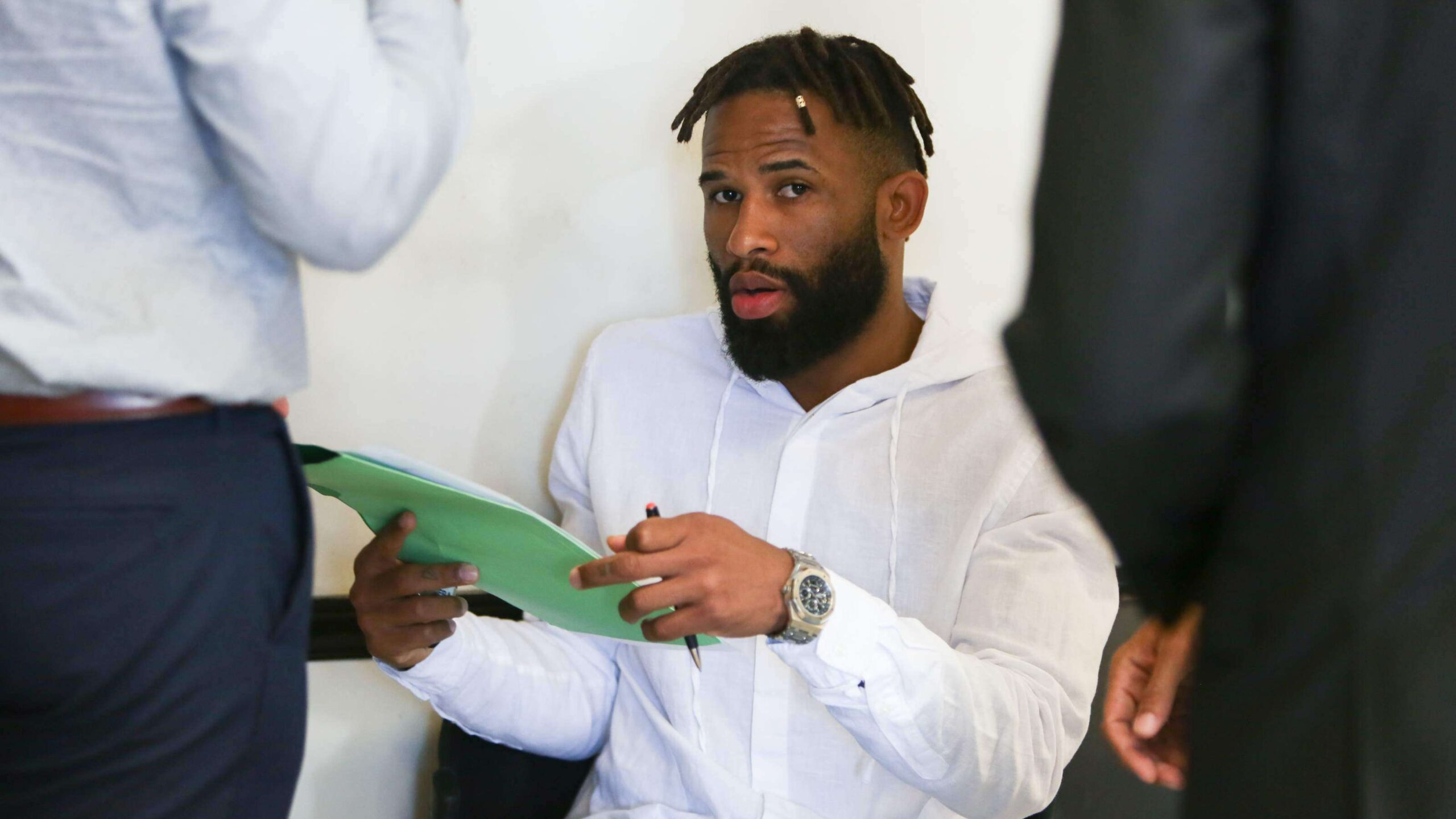 Defensa de Walter Hodge evaluará reconsideración para dejarlo jugar