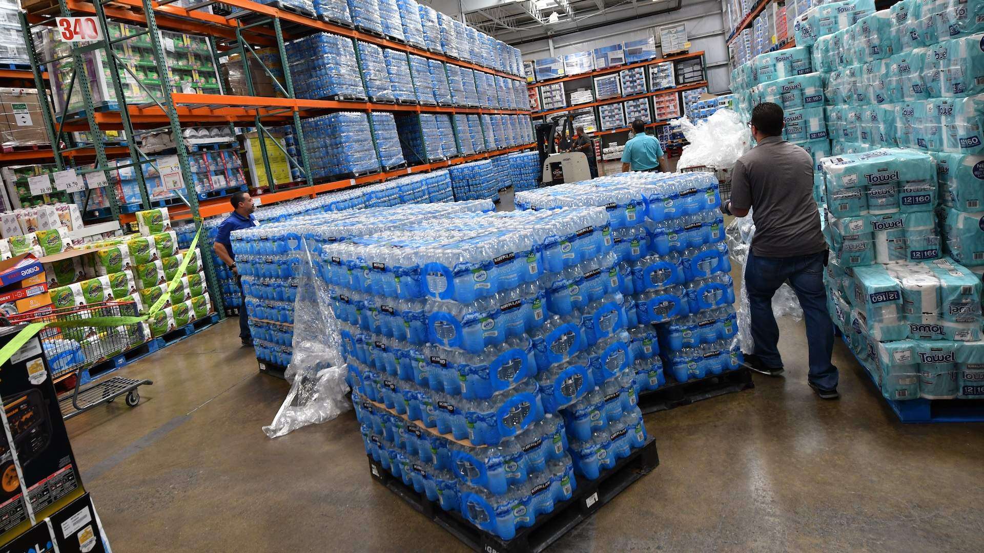 Abarrotan Costco buscando agua