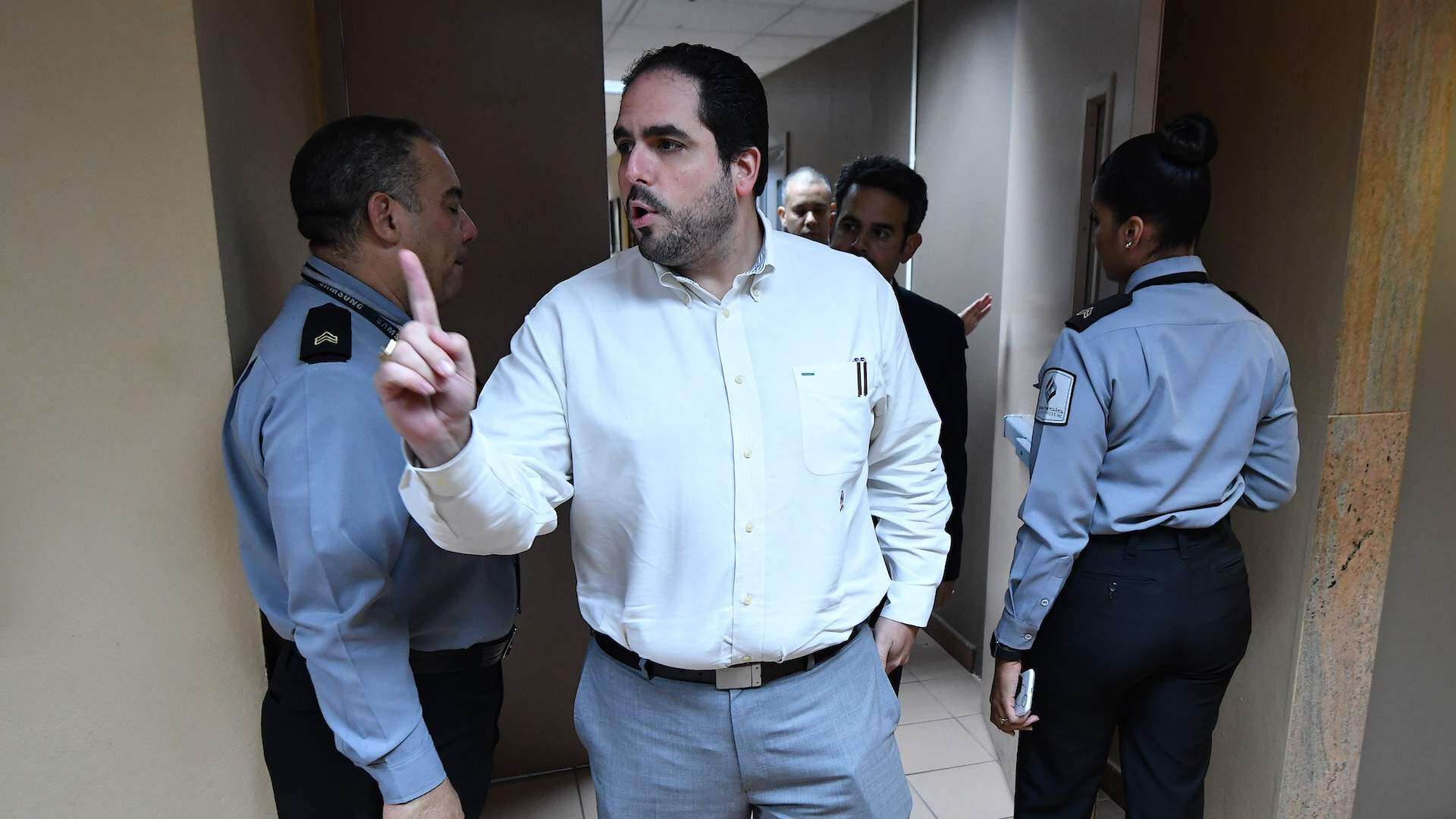 Sobrino explica las renuncias en la AEE