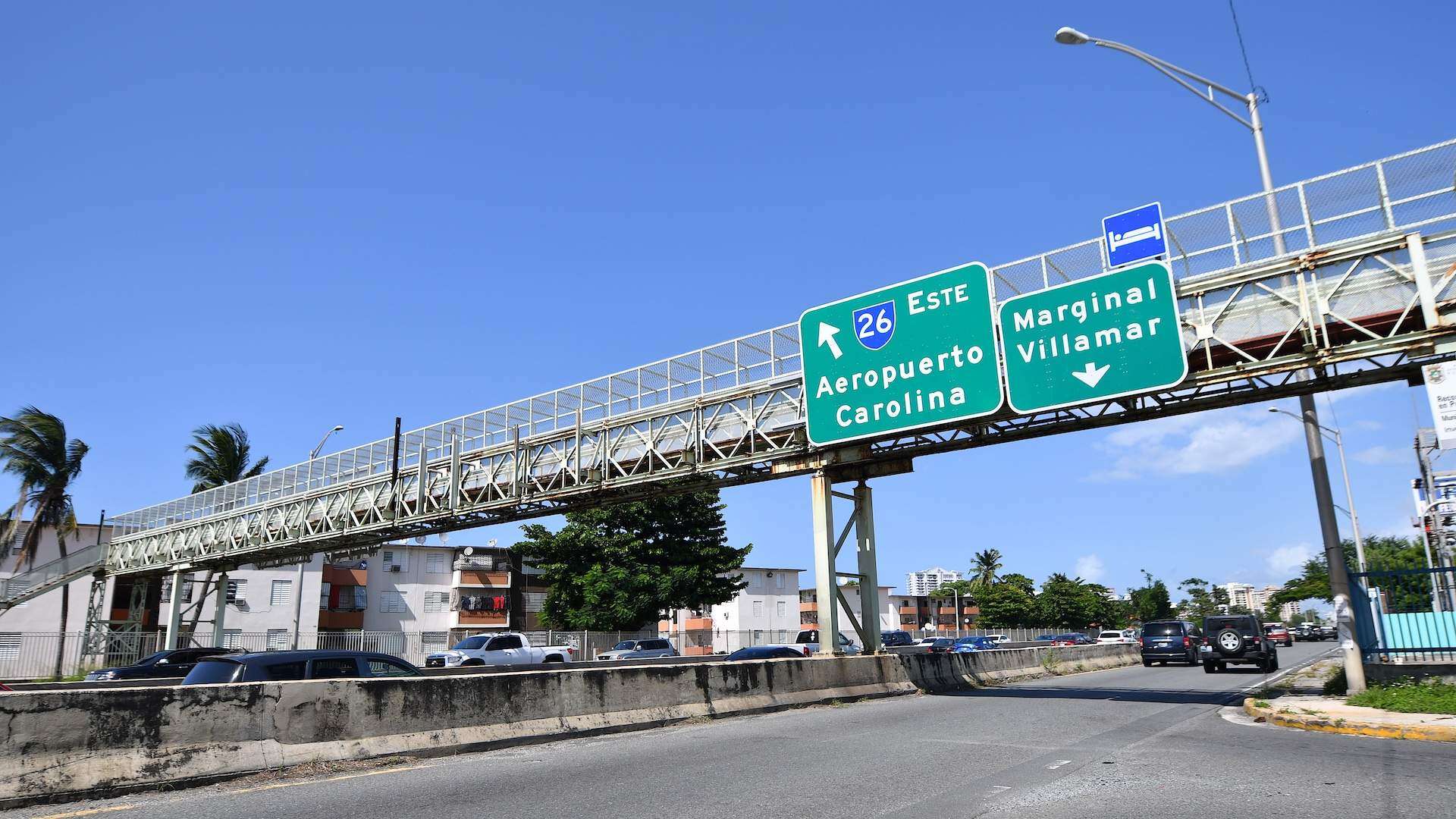 En la cuerda floja los puentes peatonales de la Baldorioty