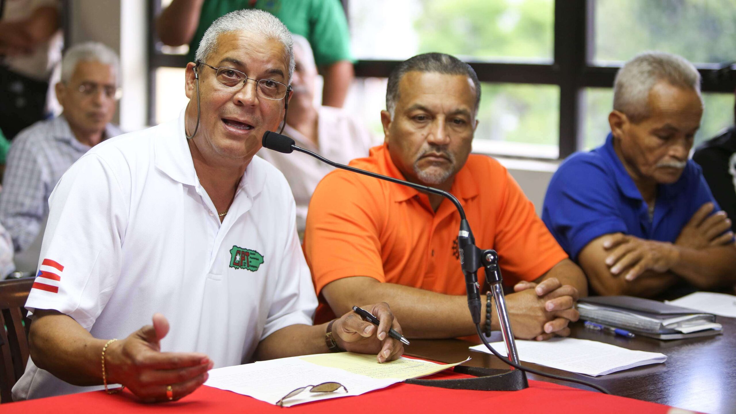 Se manifiestan en reclamo por el bono de Navidad